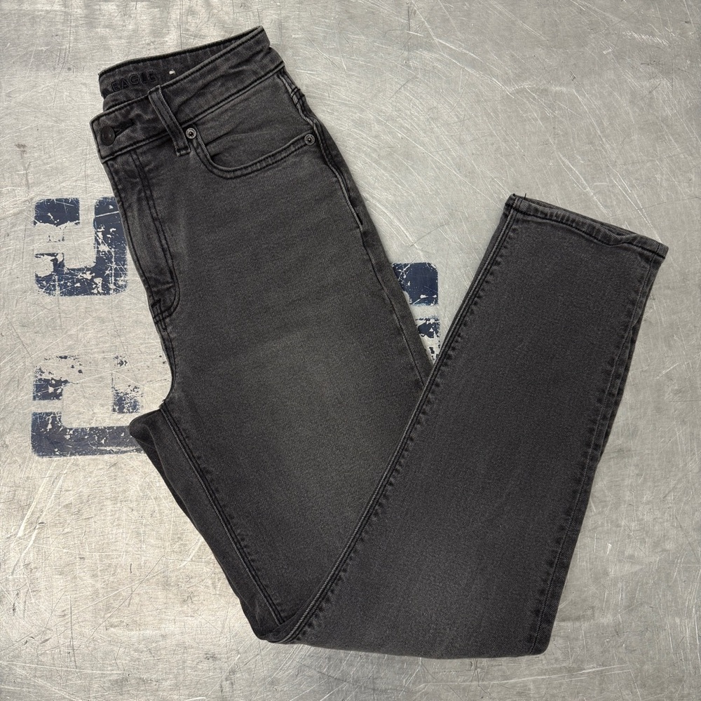 American Eagle Women’s Black High Rise Mom Jean Size 2